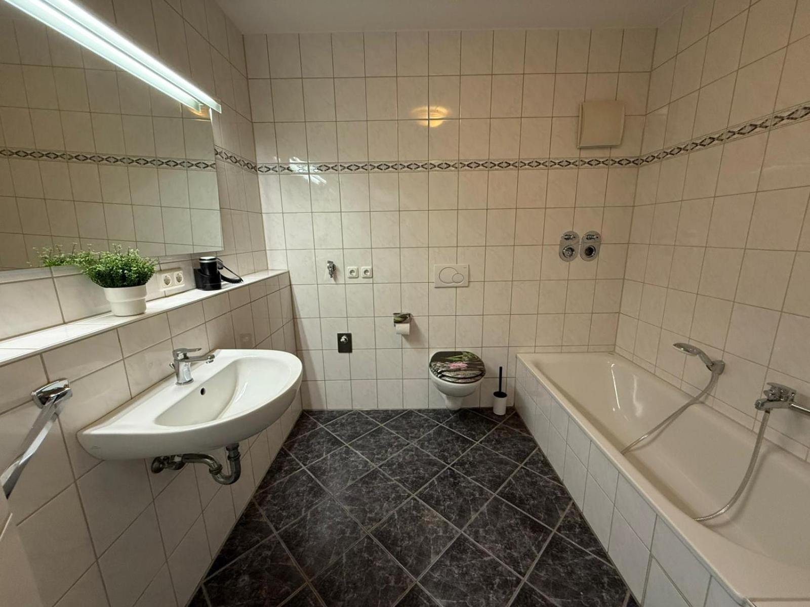 Strahlend Schoen Und Renoviert Nuremberg